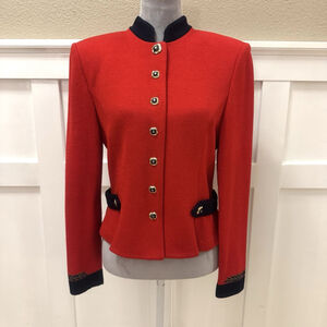St. John Sz:8 Red Santana Knit Logo Snap Blazer High Collar Navy Trim Embroidery